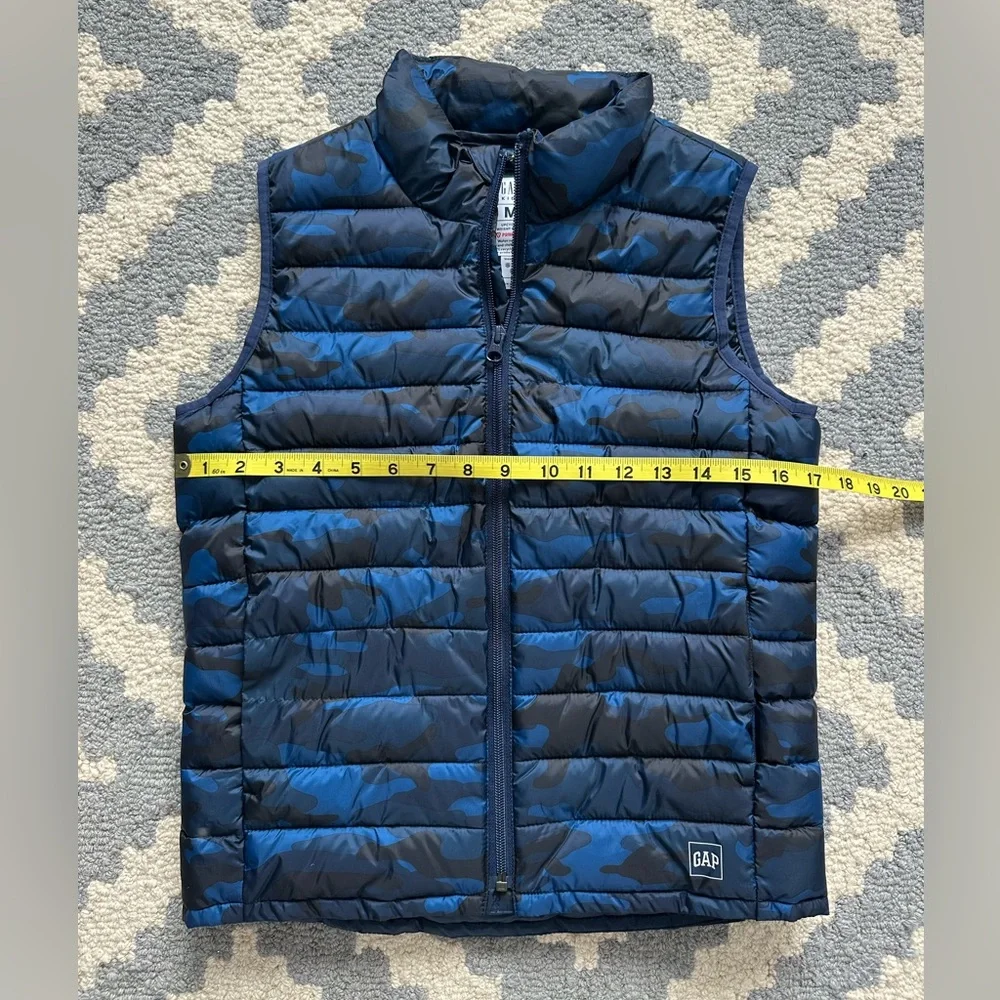 Gap Kids Upcycled Lightweight Puffer Vest with Primaloft Size Medium Navy Camo